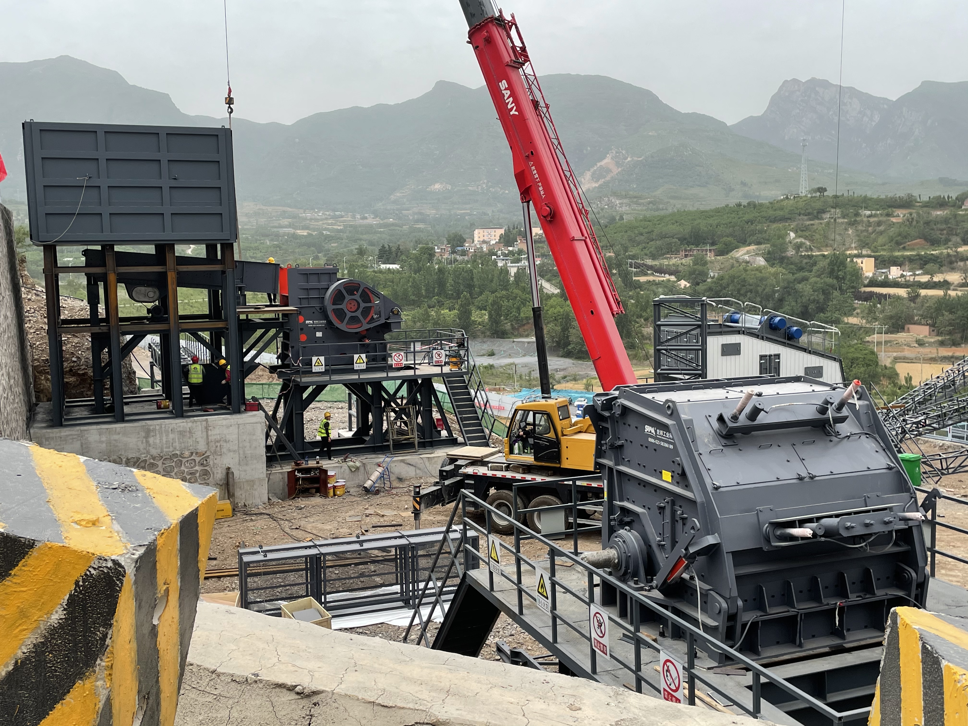Optimizing Highway Development: SBM’s 450t/h Dolomite Processing Solution
