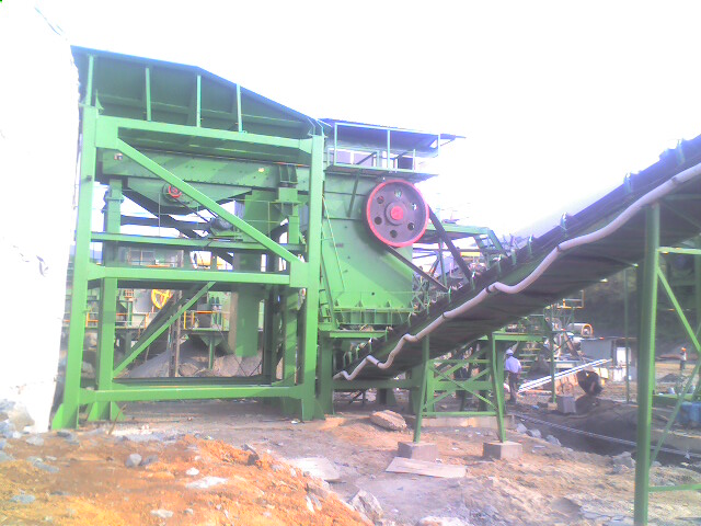 Why use staged crushing for iron ore before ball milling ?